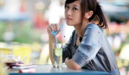 2025十大热点事件 探花美女哭了,探花美女泪洒现场，感人瞬间引关注